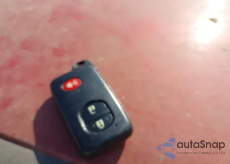 2011 Toyota Prius Three from USA, damaged, VIN JTDKN3DUXB5343722